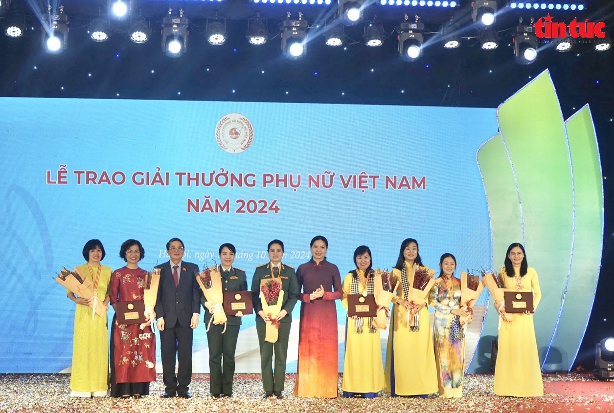 Tôn vinh 4 tập thể, 11 cá nhân xuất sắc tại Lễ trao giải thưởng Phụ nữ Việt Nam năm 2024- Ảnh 1.