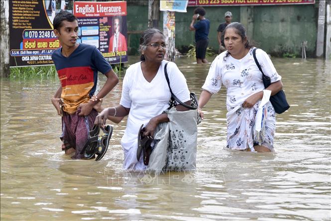 Trên 100.000 người phải di dời do mưa lũ ở Sri Lanka- Ảnh 1.