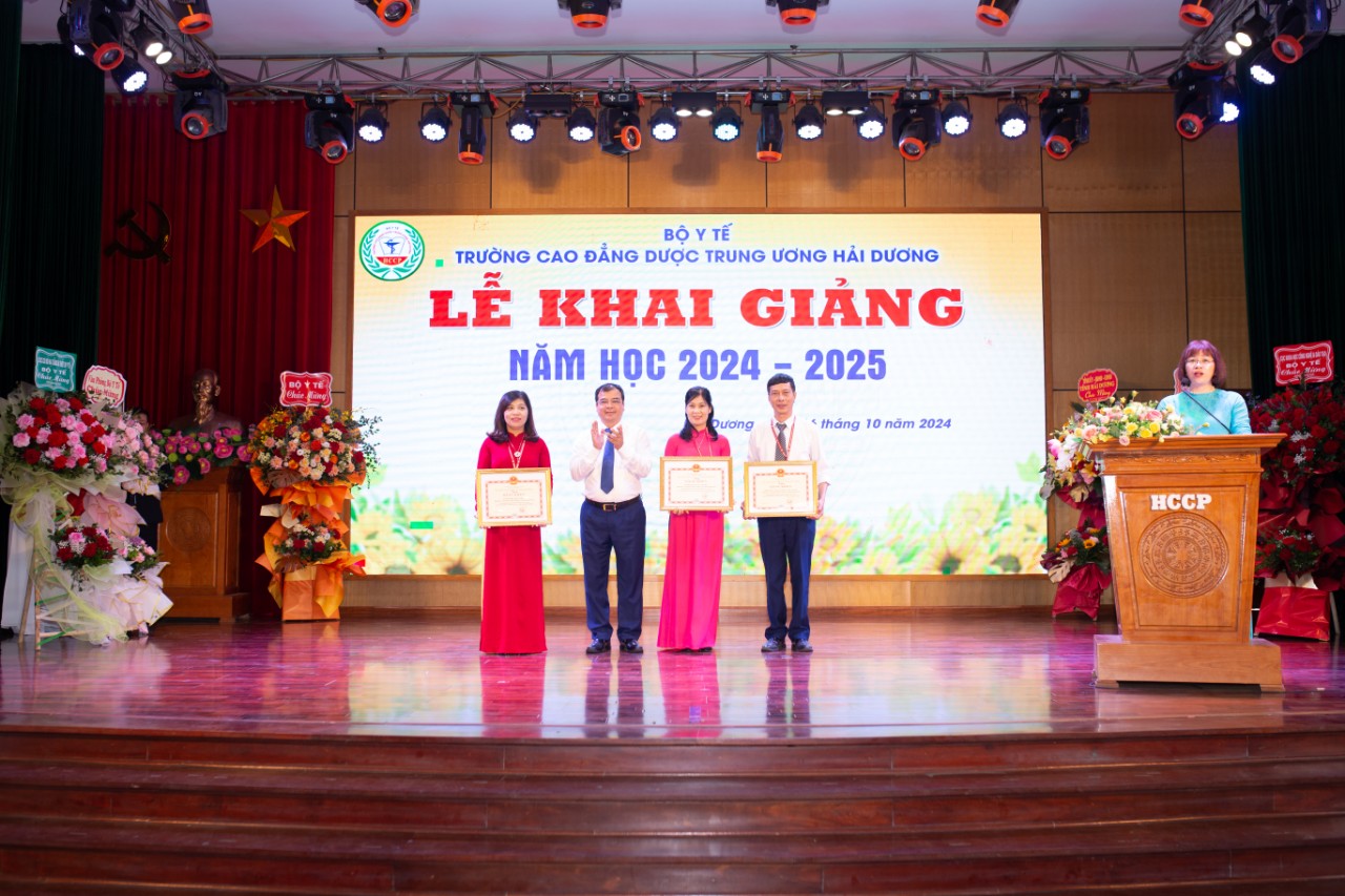 Cao đẳng Dược Trung ương Hải Dương khai giảng năm học với nhiều mã ngành mới- Ảnh 10.