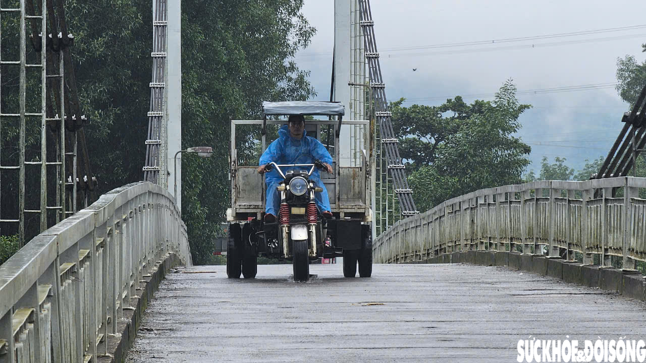 Người dân lo sợ đi trên cầu treo 23 năm tuổi xuống cấp- Ảnh 11.