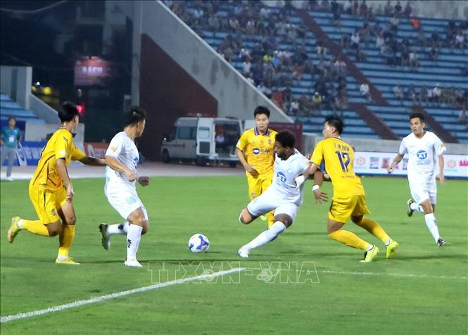 V.League 1-2024/2025: Vòng đấu của những siêu phẩm- Ảnh 1.