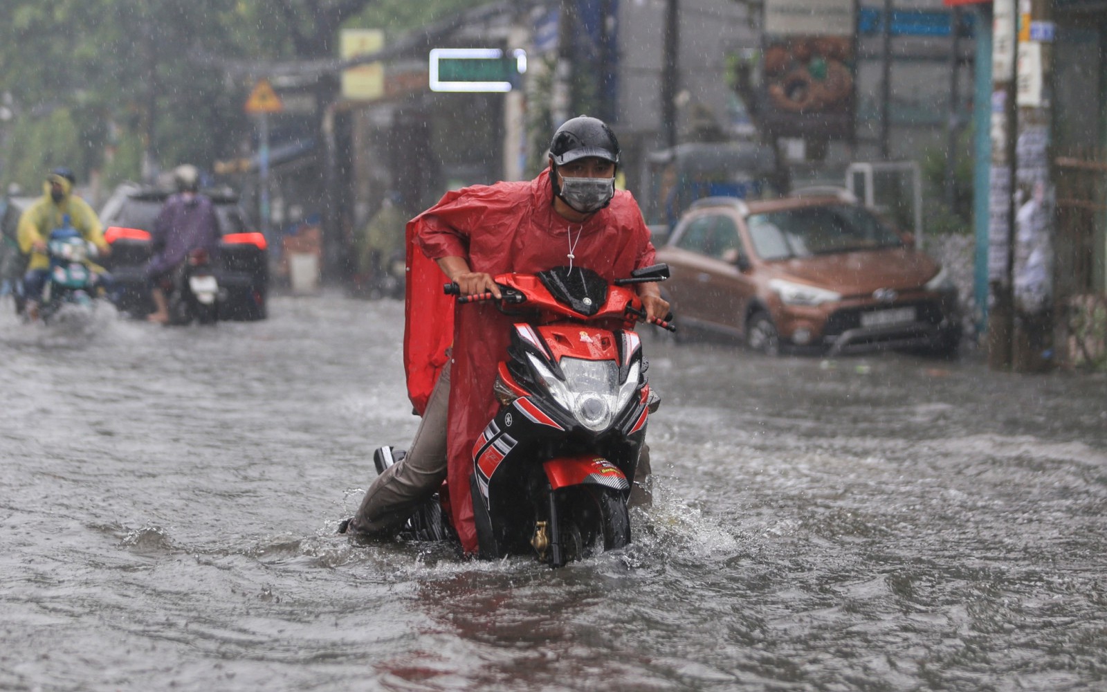 Diễn biến chi tiết mưa dông do không khí lạnh di chuyển xuống phía Nam