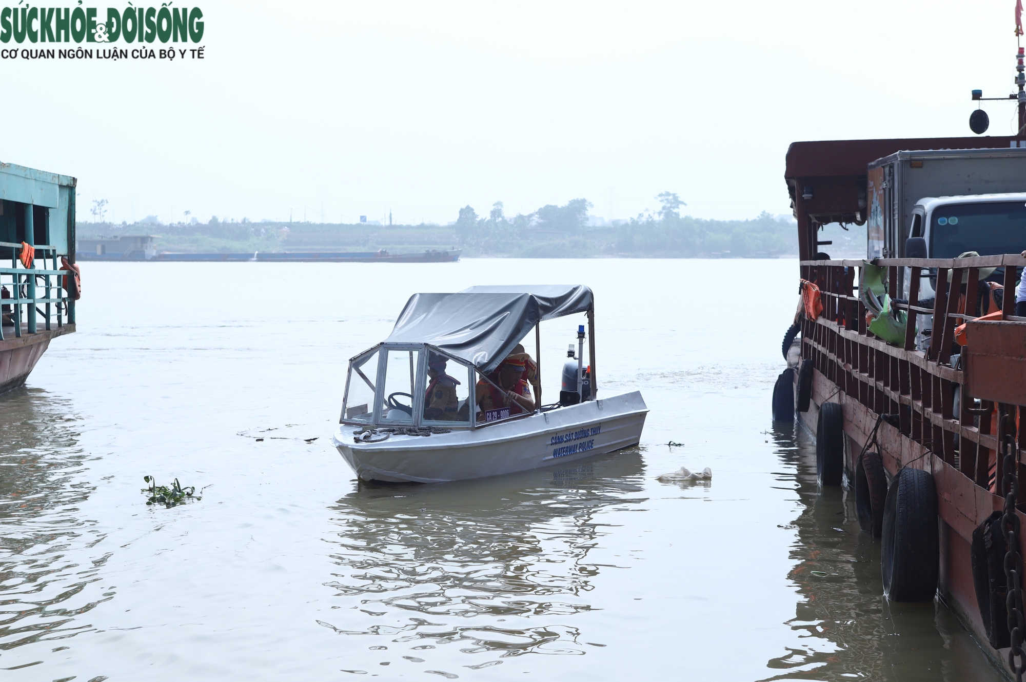 Cảnh sát đường thuỷ kiểm tra đột xuất các bến phà kết nối Hà Nội - Hưng Yên- Ảnh 10.