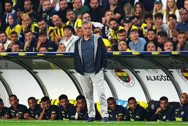 Fenerbahce - Man United: Mourinho chạm trán Quỷ đỏ tại Europa League- Ảnh 3.