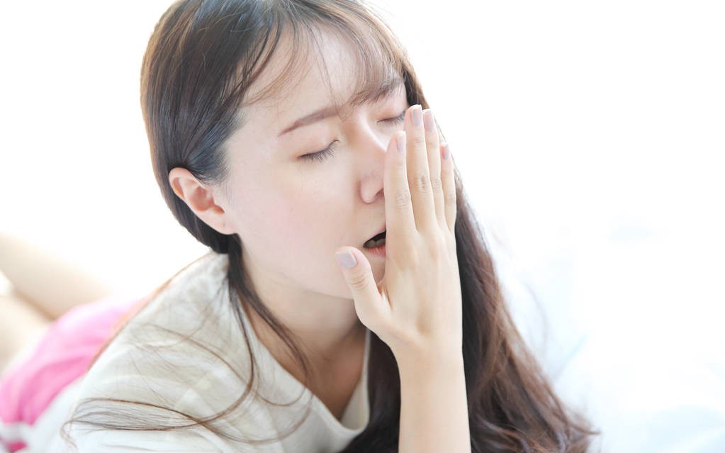 Tác hại của thức khuya nghiêm trọng hơn bạn nghĩ- Ảnh 2. Thức khuya có làm rụng tóc?