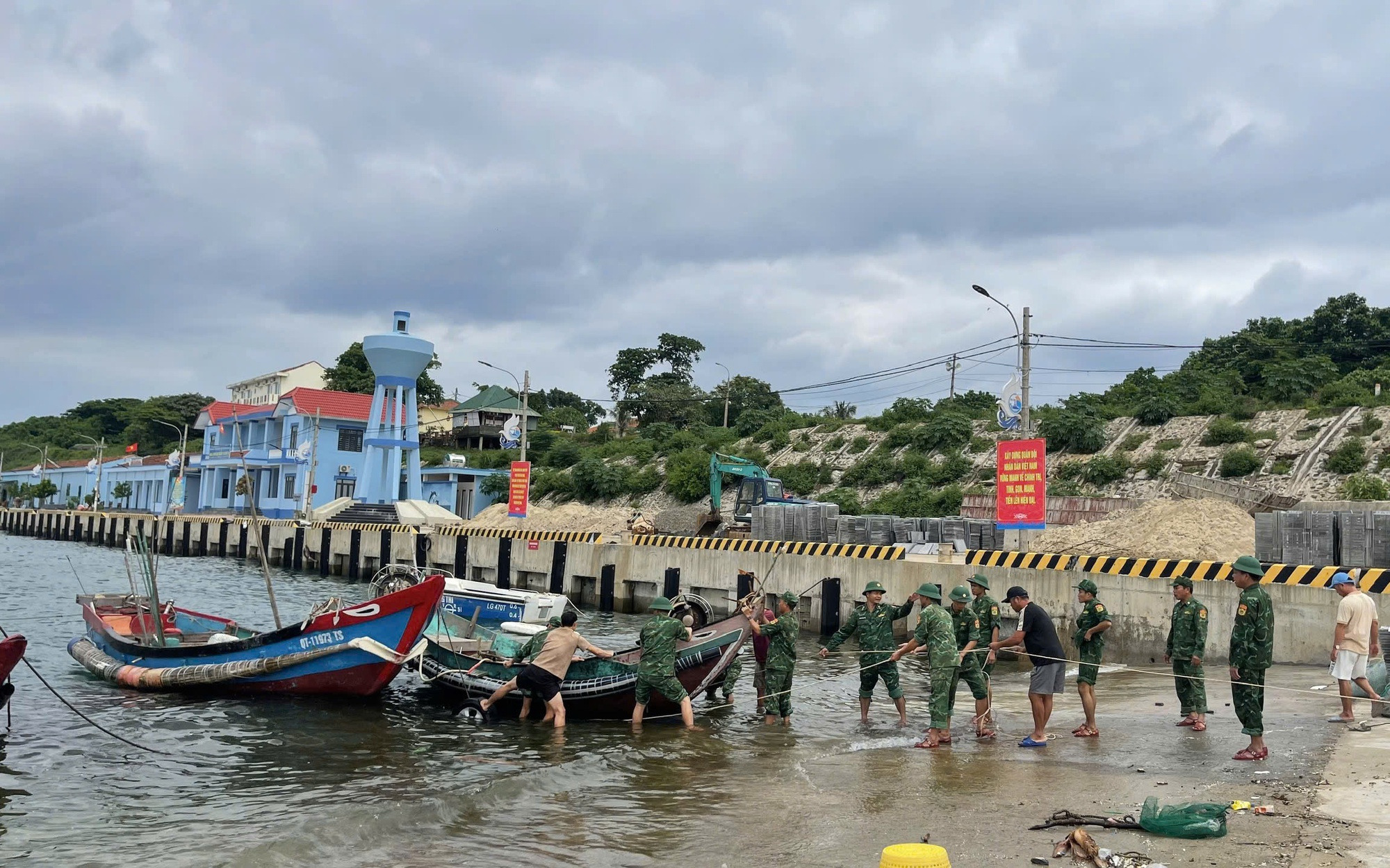 Các tỉnh miền Trung dốc sức ứng phó bão Trà Mi