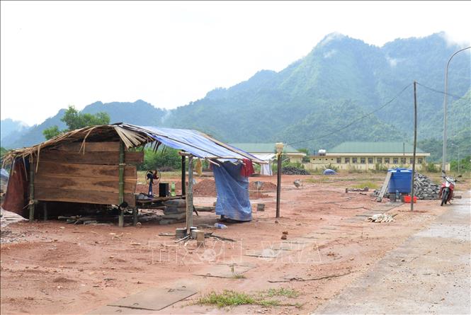 Bất chấp nguy hiểm, hàng chục hộ dân vẫn không chịu đến khu tái định cư mới- Ảnh 3.