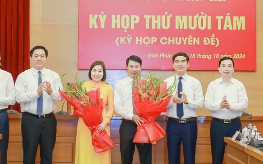 Phê chuẩn bà Phùng Thị Kim Nga và ông Nguyễn Khắc Hiếu làm Phó Chủ tịch tỉnh Vĩnh Phúc