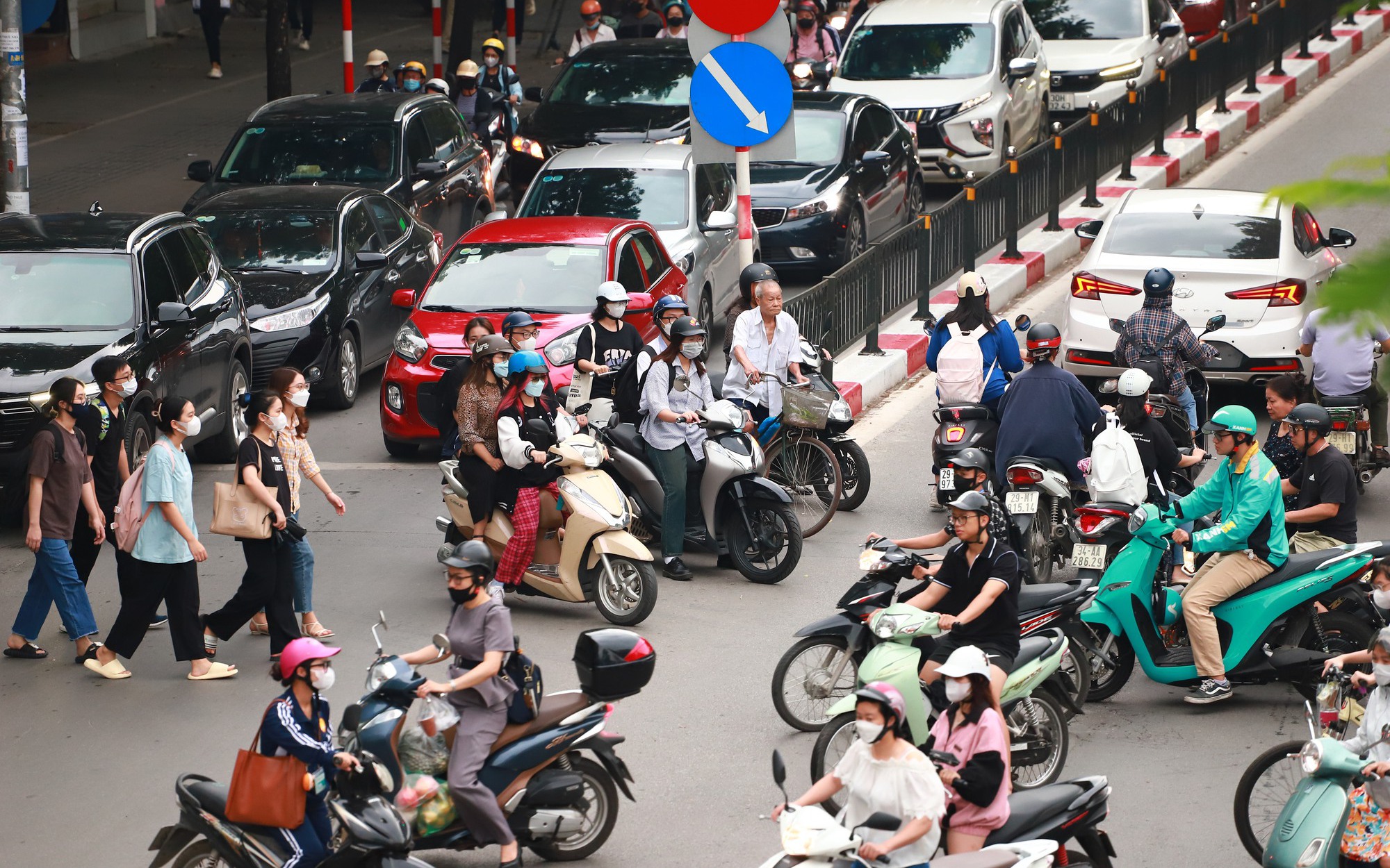 Hà Nội tổng rà soát điểm đen ùn tắc để có lộ trình giải quyết dứt điểm