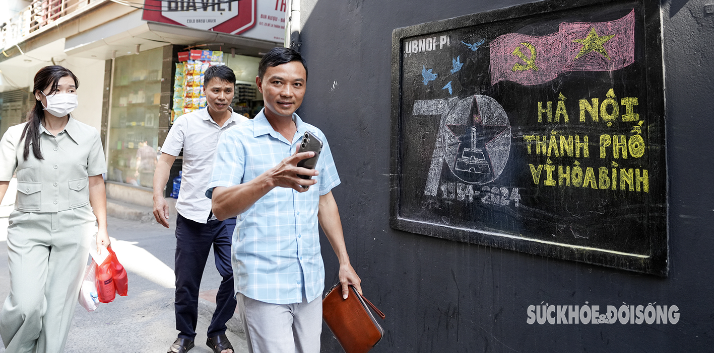 Hà Nội: Bảng tin tường ‘thay áo mới’ bằng tranh cổ động phấn màu- Ảnh 4.