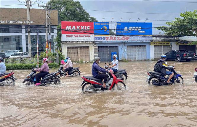 Triều cường vượt báo động III gây ngập nhiều tuyến phố ở Cần Thơ- Ảnh 3.