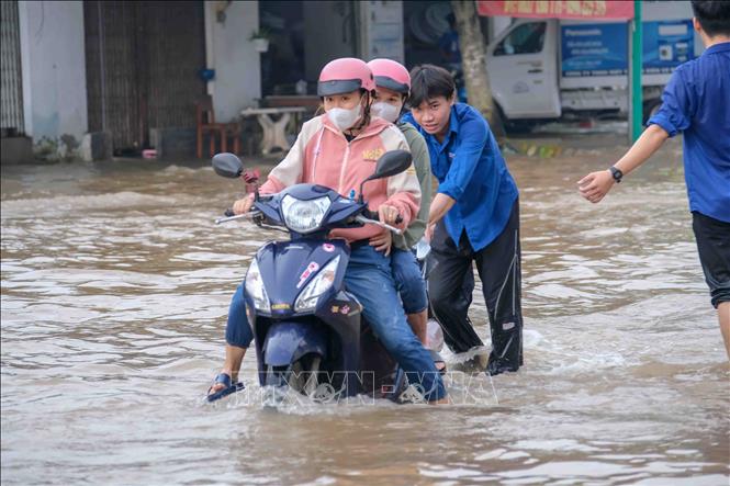 Triều cường vượt báo động III gây ngập nhiều tuyến phố ở Cần Thơ- Ảnh 7.