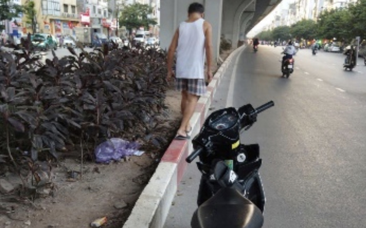 Công an Hà Nội tìm nhân chứng vụ tai nạn trên đường gom cao tốc Pháp Vân - Cầu Giẽ- Ảnh 2.