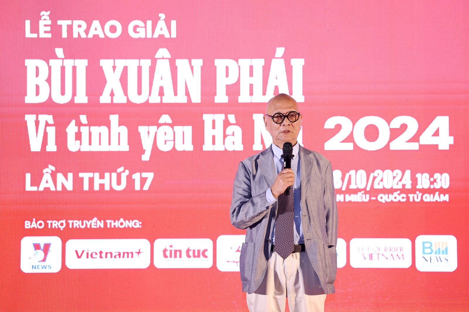 'Giải thưởng lớn - Vì tình yêu Hà Nội': Vinh danh KTS luôn 'lo toan cho những di tích của Hà Nội' Hoàng Đạo Kính- Ảnh 1.