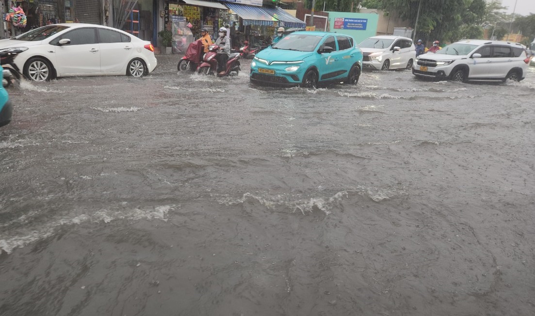 TP Hồ Chí Minh: Xuất hiện 'hố tử thần' sau cơn mưa lớn- Ảnh 7.