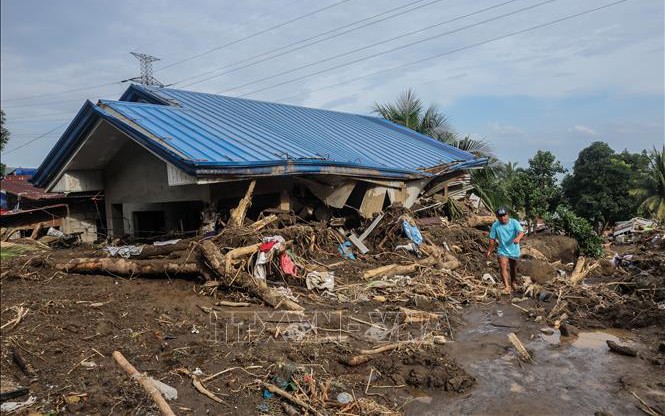 Philippines sơ tán hàng nghìn người để đề phòng bão Toraji