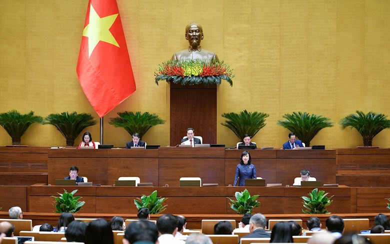 Bộ trưởng Đào Hồng Lan: Tập trung sửa đổi phụ cấp ưu đãi và chế độ cho nhân viên y tế thôn bản
