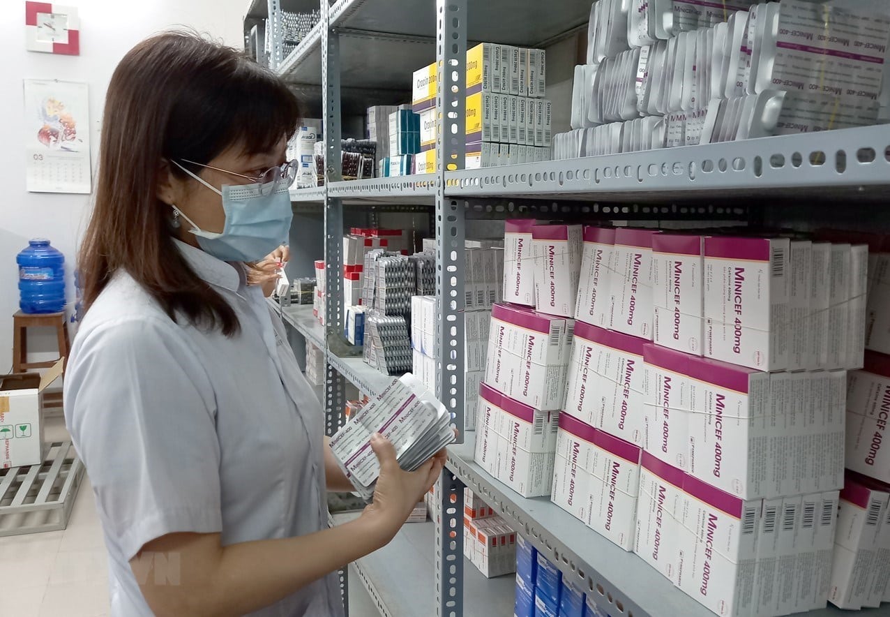 Bộ Y tế đề xuất phân cấp giải quyết 33 thủ tục hành chính lĩnh vực dược - Ảnh 1. Bộ Y tế đề xuất phân cấp giải quyết 33 thủ tục hành chính lĩnh vực dược - Ảnh 1.