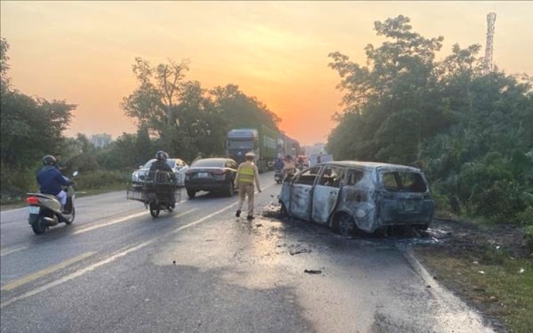 Thông tin chính thức vụ cháy xe bồn chở khí hóa lỏng LPG trong đêm- Ảnh 3. Thông tin chính thức vụ cháy xe bồn chở khí hóa lỏng LPG trong đêm- Ảnh 3.