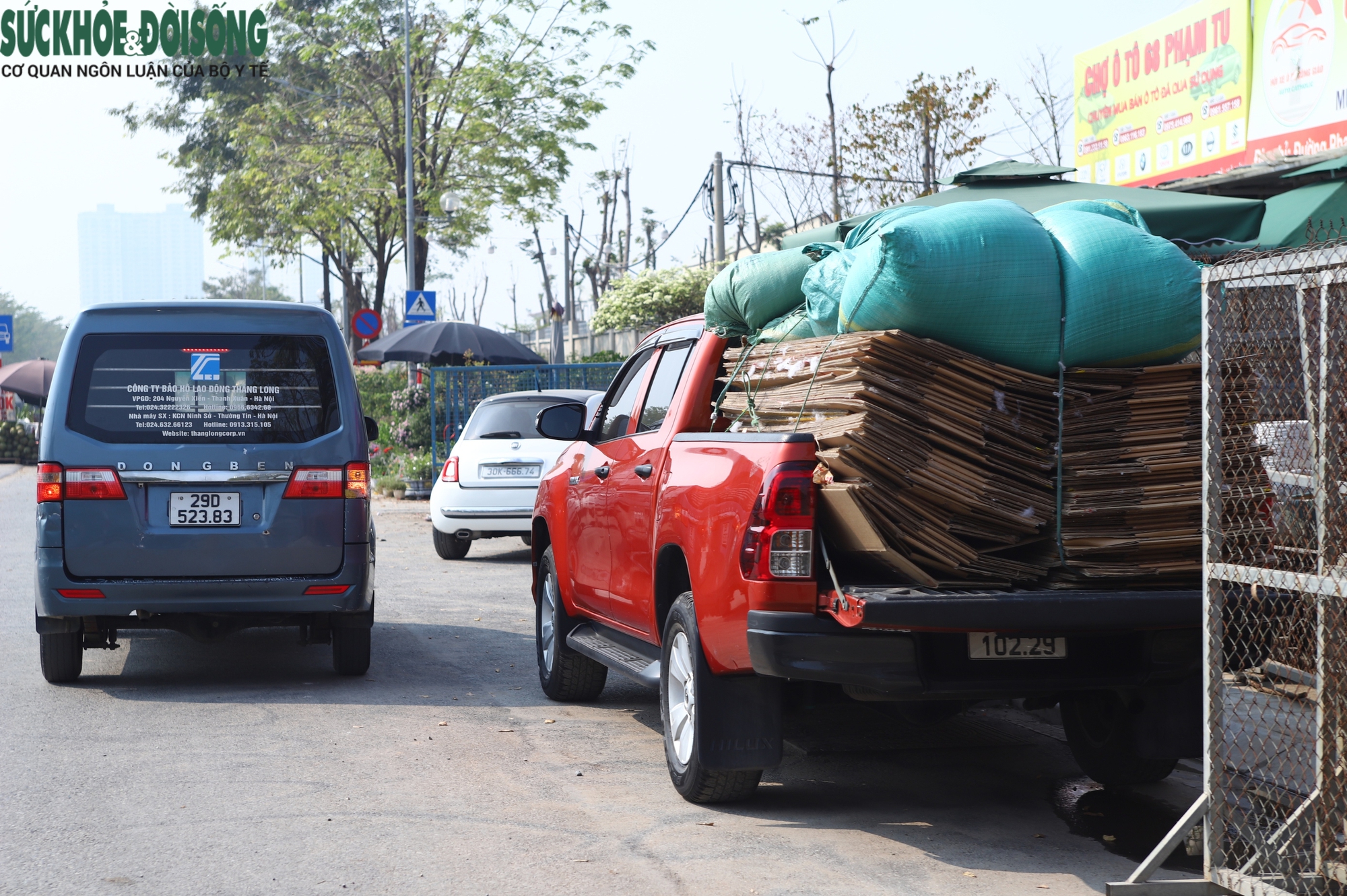 Tuyến đường tại Hà Nội bị 'cắt cụt' ngập rác, tràn lan vi phạm trật tự đô thị- Ảnh 6.