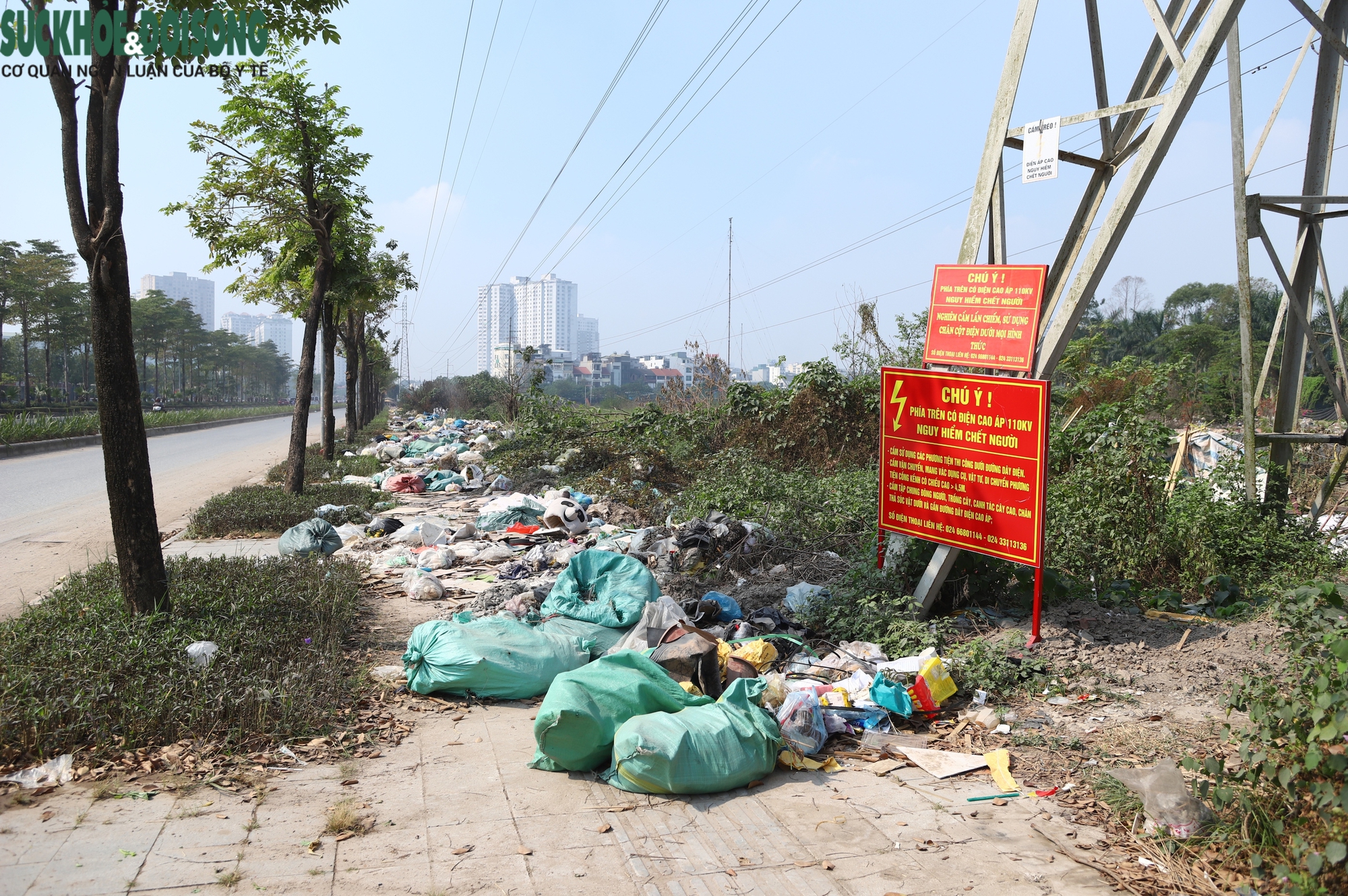 Tuyến đường tại Hà Nội bị 'cắt cụt' ngập rác, tràn lan vi phạm trật tự đô thị- Ảnh 10.