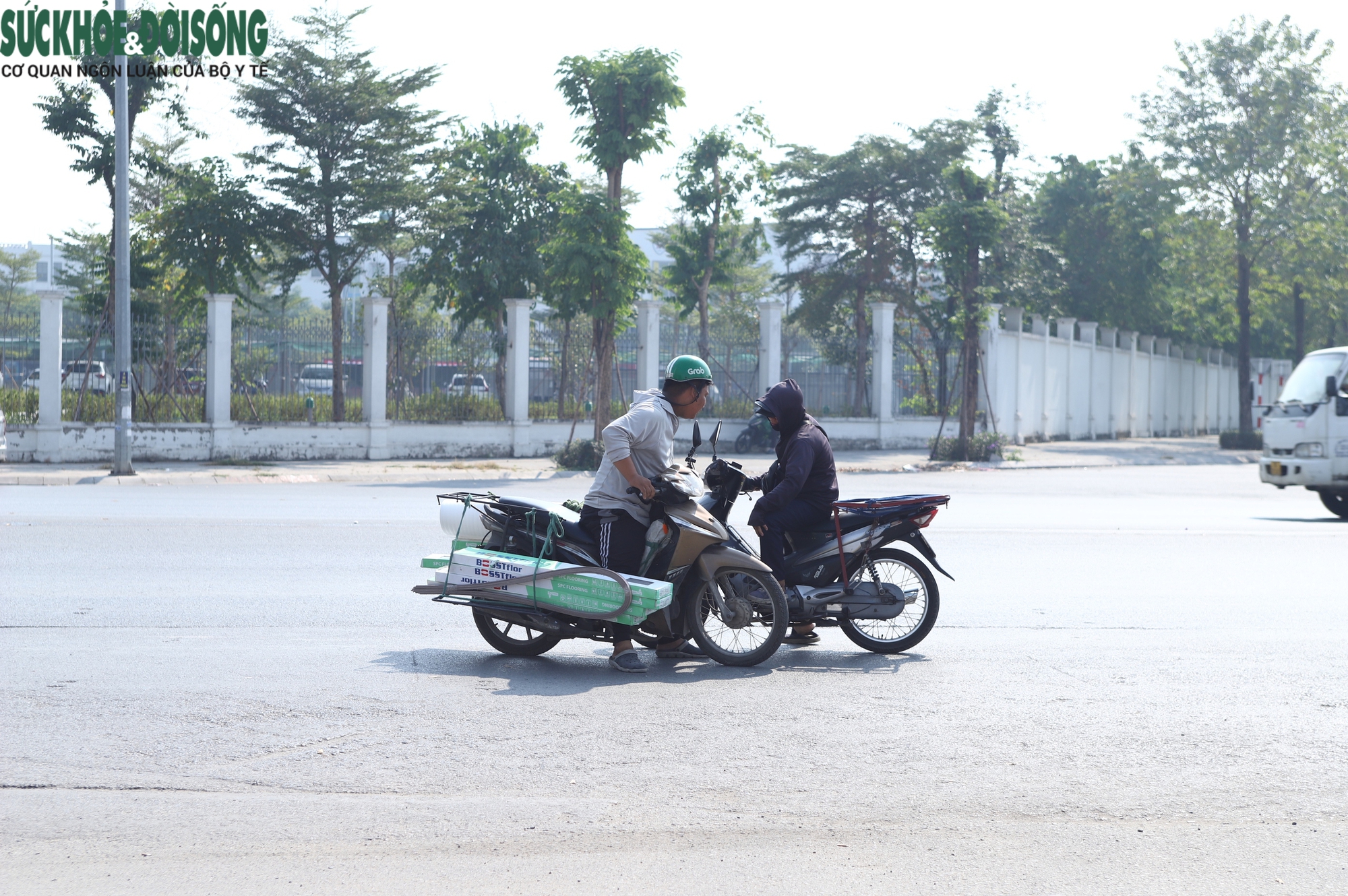 Tuyến đường tại Hà Nội bị 'cắt cụt' ngập rác, tràn lan vi phạm trật tự đô thị- Ảnh 16.