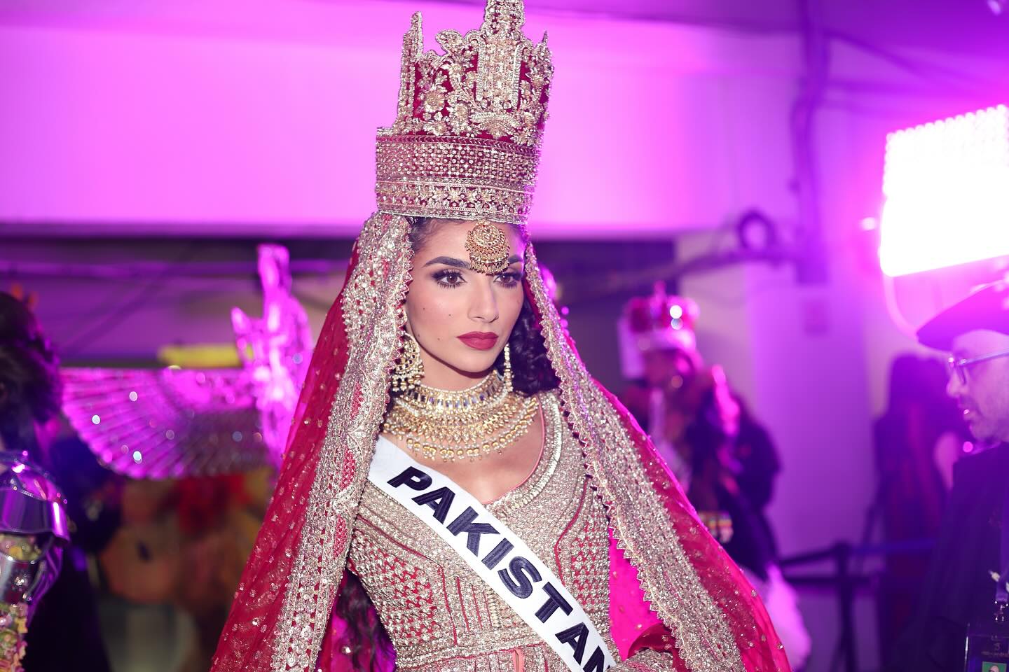 Kỳ Duyên 'bung lụa' cực ấn tượng tại bán kết Miss Universe- Ảnh 4.