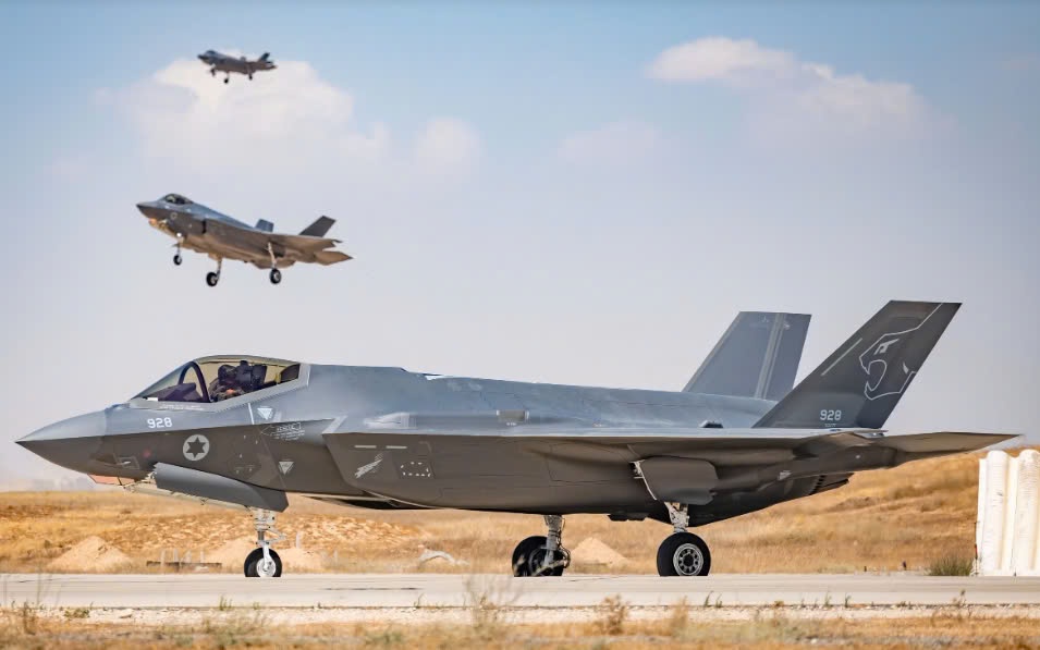 Tiêm kích F-35C Mỹ lần đầu tiên tấn công căn cứ Houthi