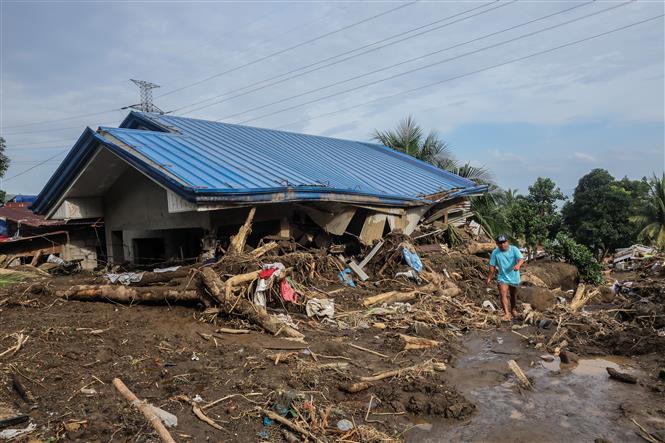 Siêu bão Man-yi đổ bộ tới 2 lần, sóng thần dâng cao 7m ở Philippines- Ảnh 1.