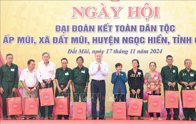 Tổng Bí thư Tô Lâm dự Ngày hội Đại đoàn kết toàn dân tộc tại ấp Mũi, xã Đất Mũi, Cà Mau- Ảnh 4.