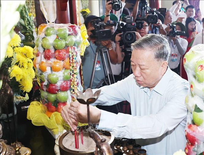 Tổng Bí thư Tô Lâm dự Ngày hội Đại đoàn kết toàn dân tộc tại ấp Mũi, xã Đất Mũi, Cà Mau- Ảnh 5.