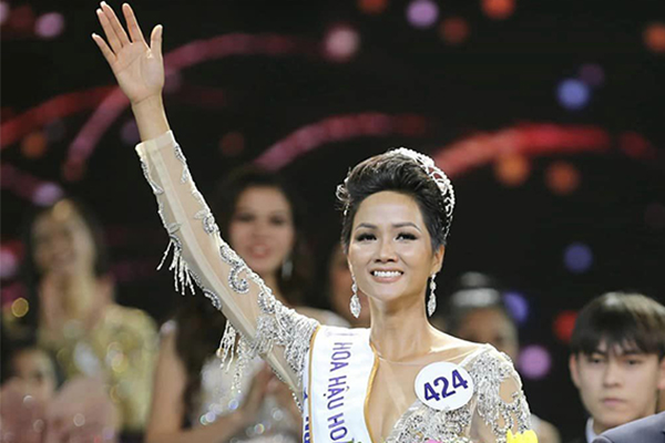 Người đẹp Việt Nam đầu tiên lọt top 5 Miss Universe giờ 'đổi đời' như thế nào?- Ảnh 1.