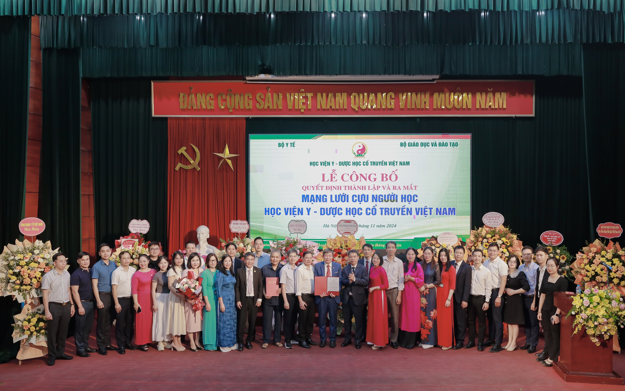 Ngành Y tế luôn trân trọng, biết ơn, tự hào về các thế hệ thầy, cô giáo, giảng viên y khoa...
- Ảnh 5.