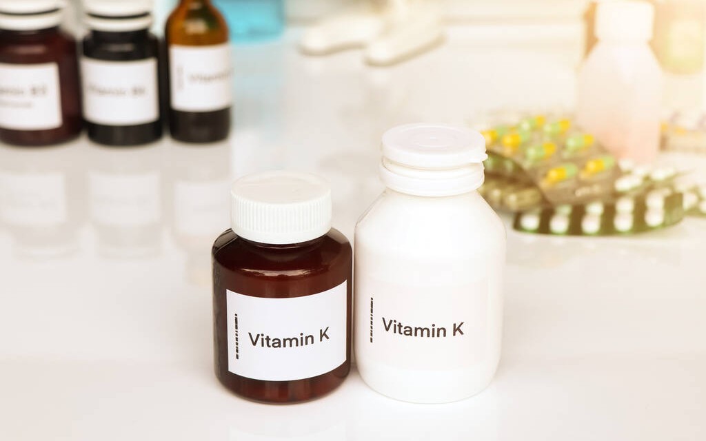 Tại sao nên dùng vitamin D cùng với vitamin K?
