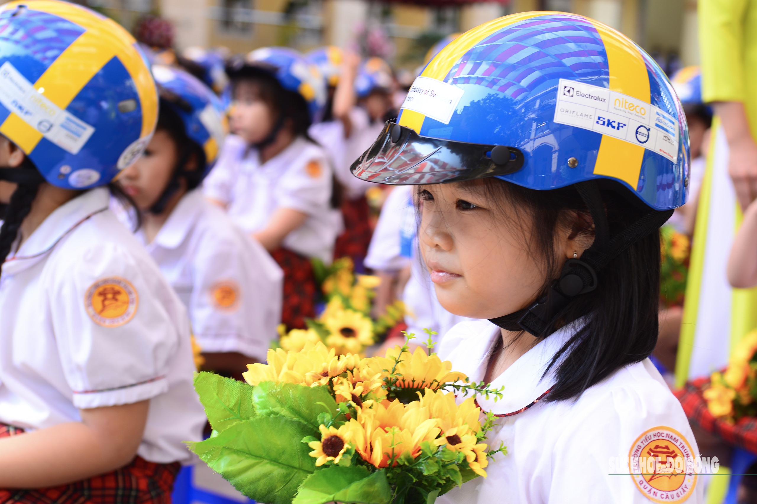 Đại sứ Thụy Điển trao 1000 mũ bảo hiểm cho học sinh Thủ đô- Ảnh 11.