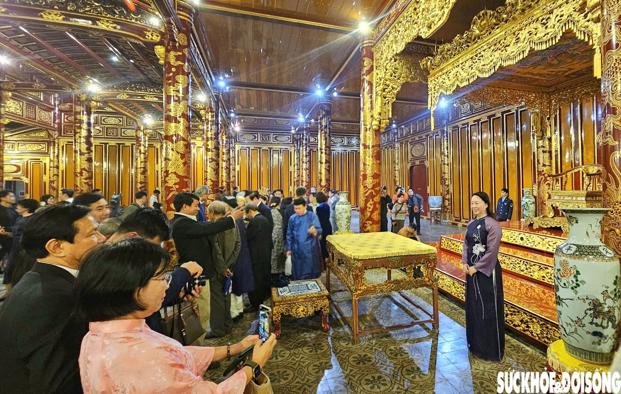 'Choáng ngợp' nơi 13 vua Nguyễn đăng quang vừa mở cửa đón khách sau trùng tu- Ảnh 12.