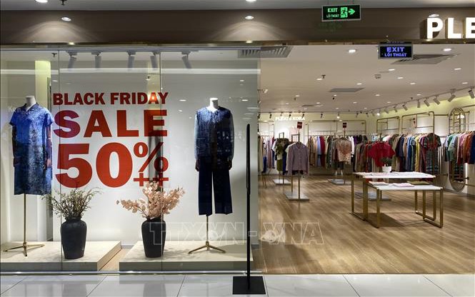 Black Friday hạ giá tới 80% nhưng khách mua vẫn dè dặt