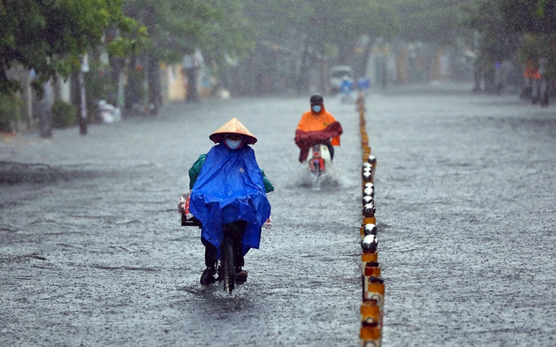 Biển Đông có thể đón bão nên khả năng mưa lớn ở miền Trung kết thúc sớm hơn dự báo