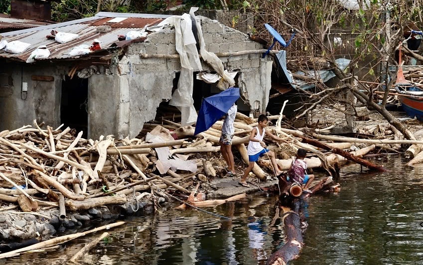 Philippines khẩn cấp sơ tán, quân đội sẵn sàng ứng phó bão Yinxing