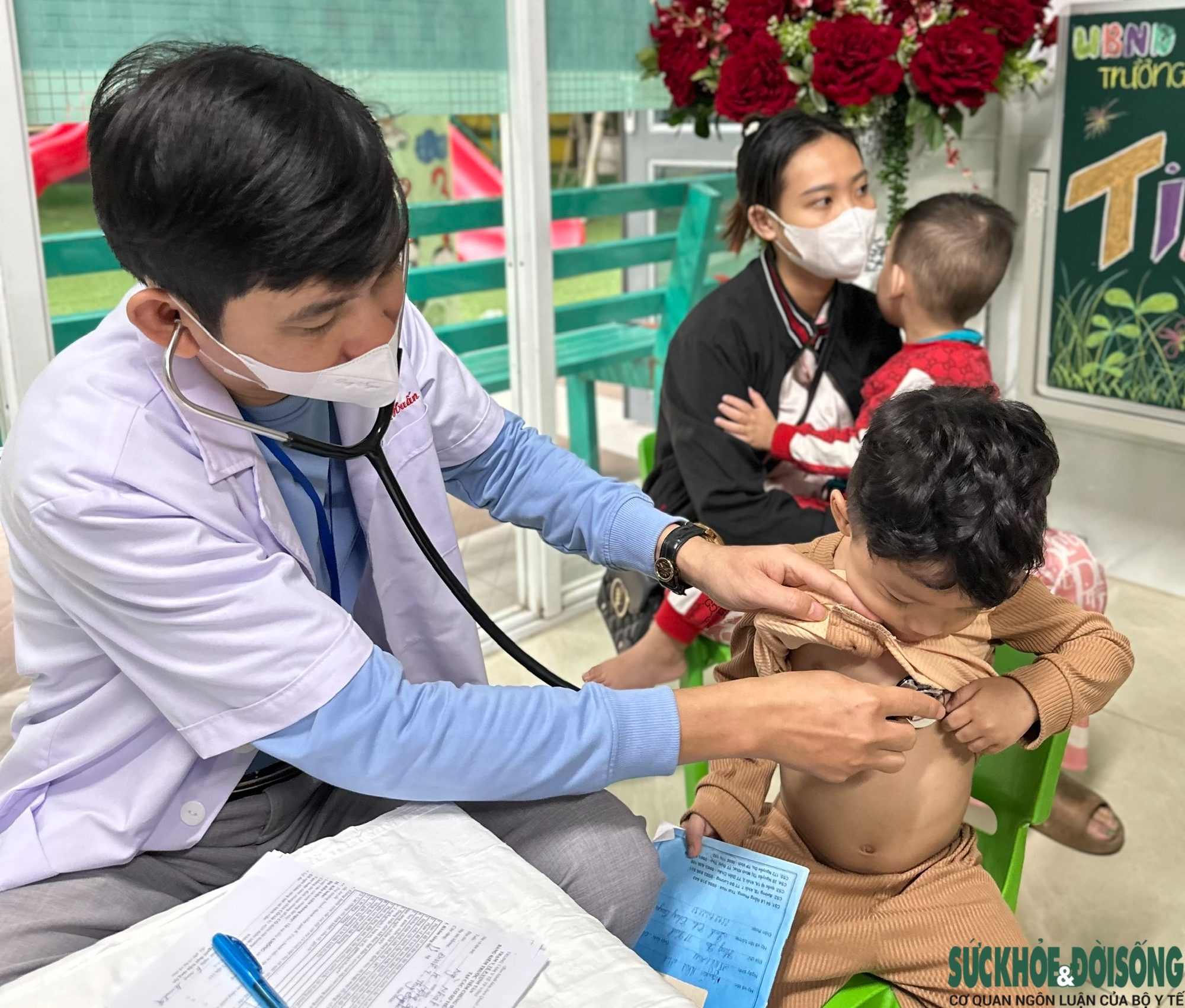 Nghệ An triển khai chiến dịch tiêm vaccine sởi cho trẻ 1- 5 tuổi- Ảnh 3.