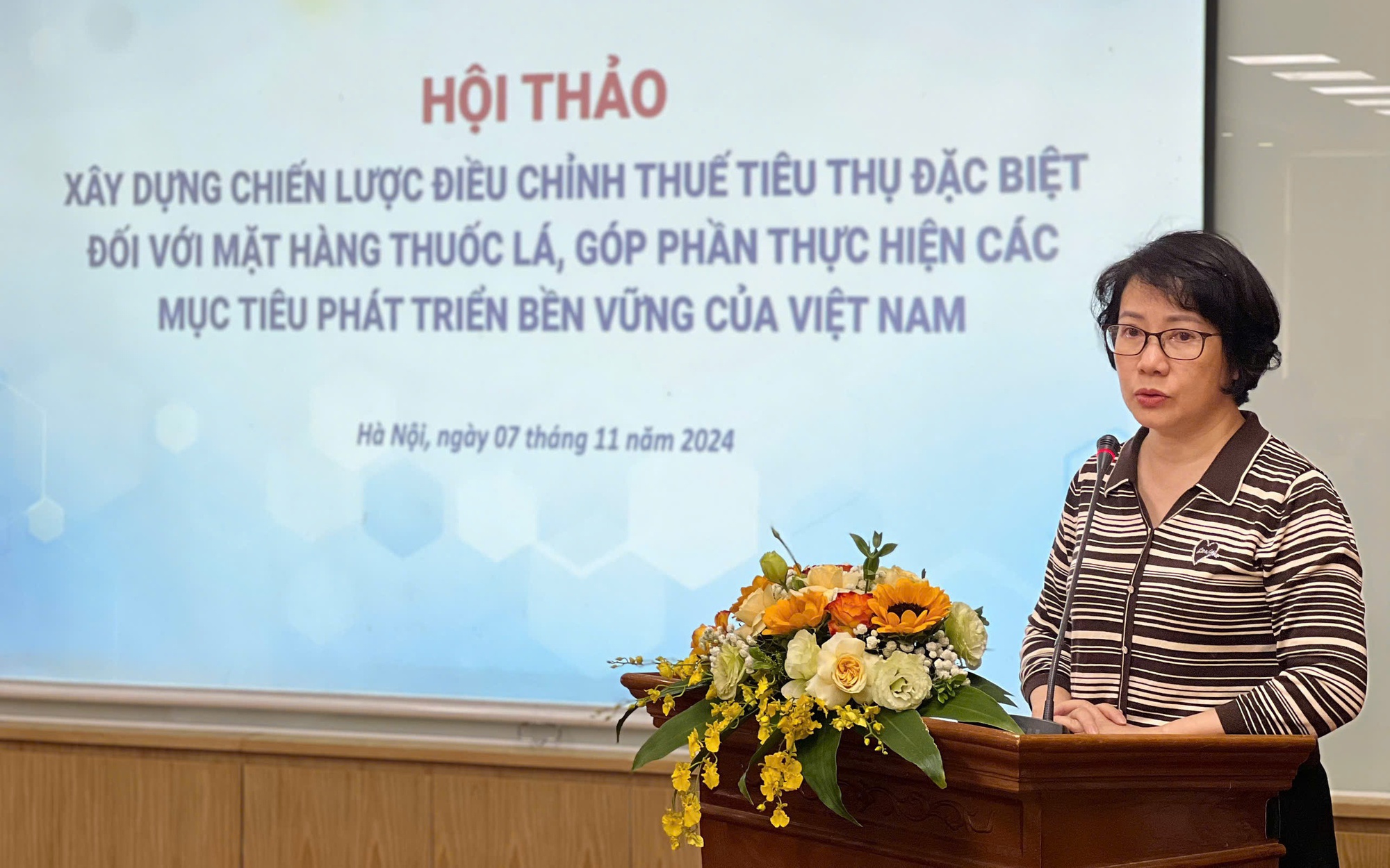 Tăng thuế thuốc lá bằng khuyến nghị của WHO để làm giảm tỷ lệ tử vong và tổn thất sức khỏe