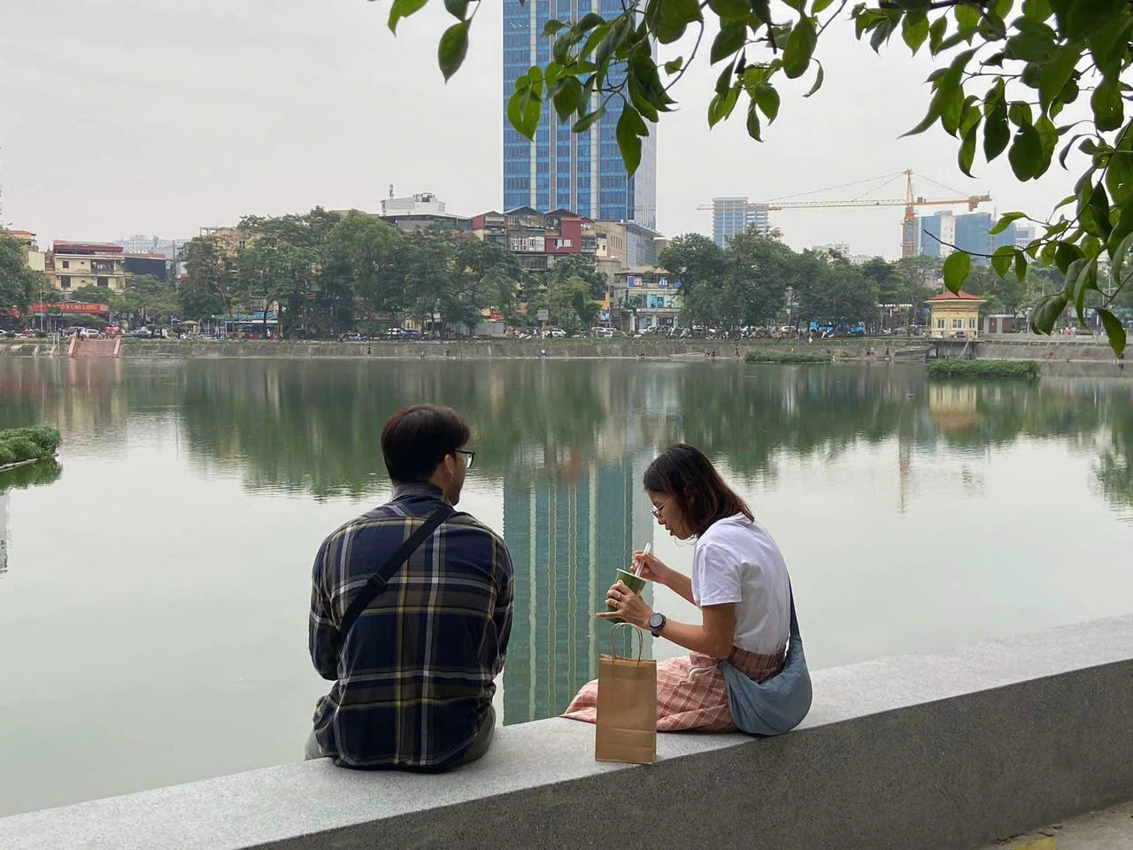 Hà Nội: Lượng khách tại phố đi bộ hồ Ngọc Khánh ra sao sau gần 1 tháng hoạt động?- Ảnh 4.