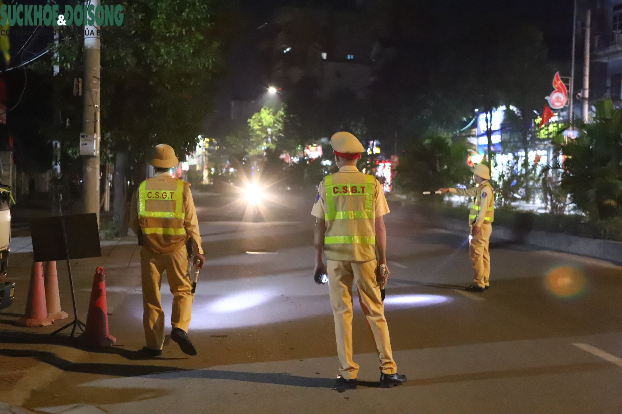 CSGT 'bày binh bố trận', ma men không có lối thoát dù quay xe hay lẩn trốn- Ảnh 2.