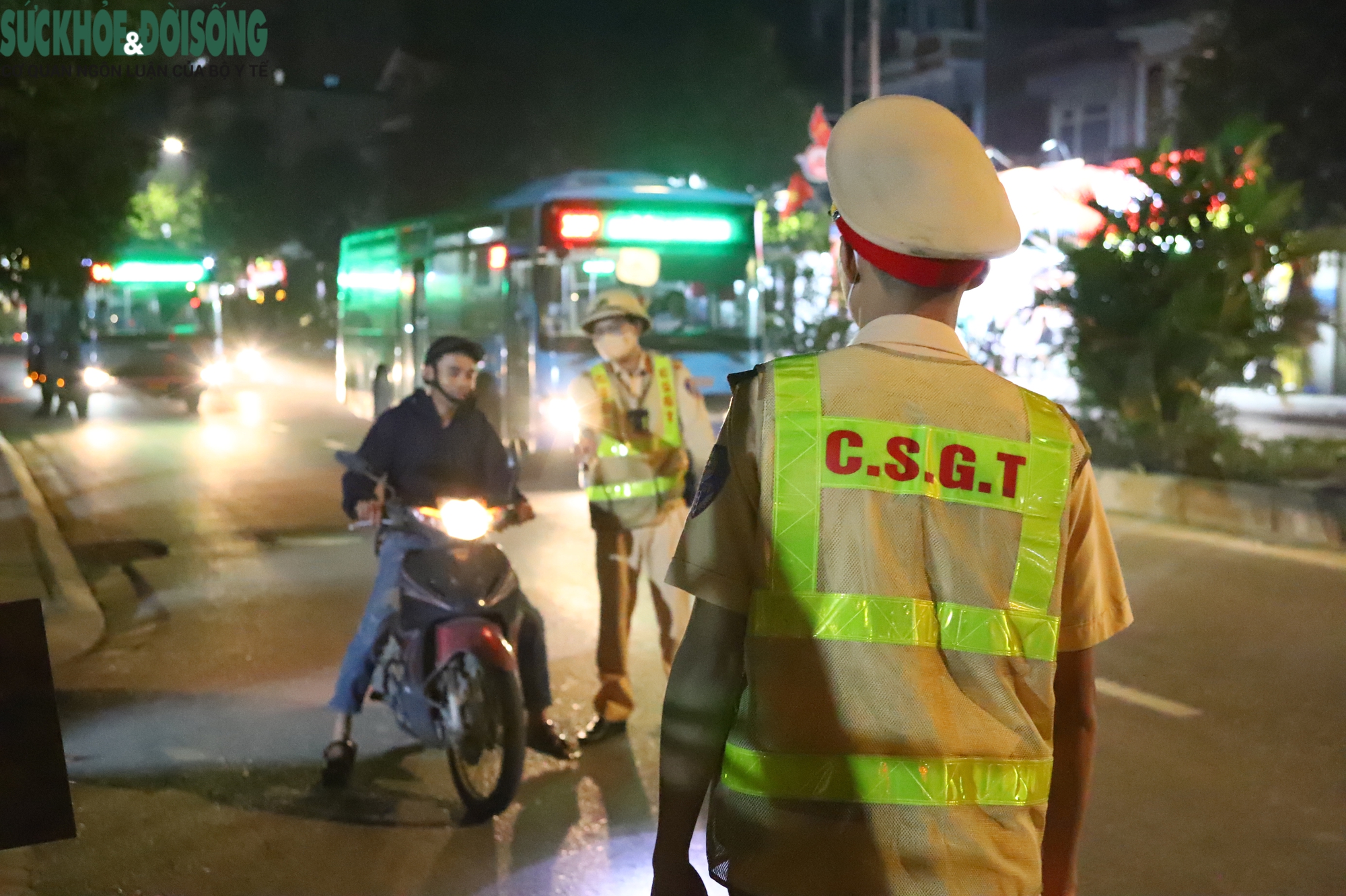 CSGT 'bày binh bố trận', ma men không có lối thoát dù quay xe hay lẩn trốn- Ảnh 3.