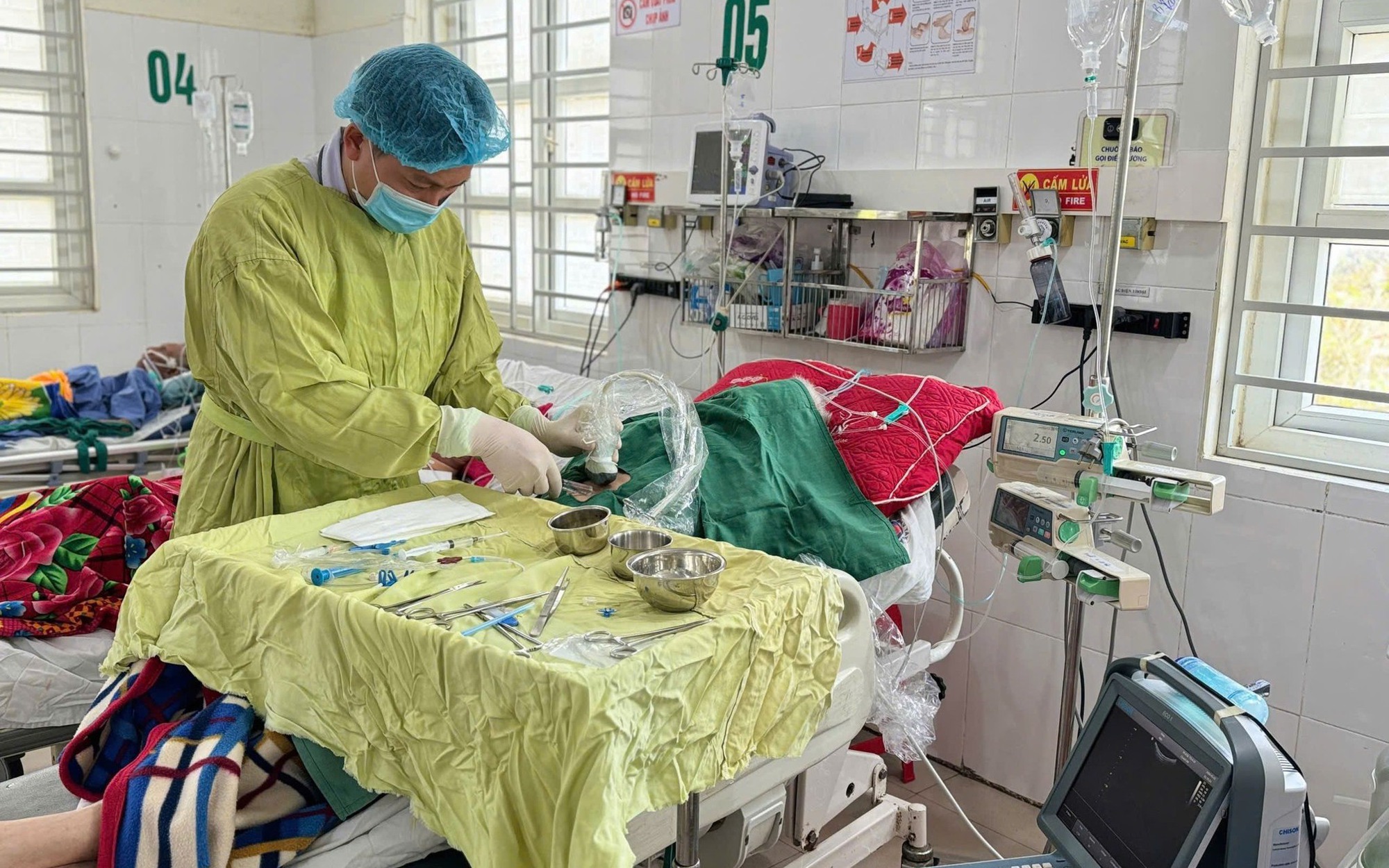 Cứu sống bệnh nhân sốc tim do tràn dịch màng ngoài tim 