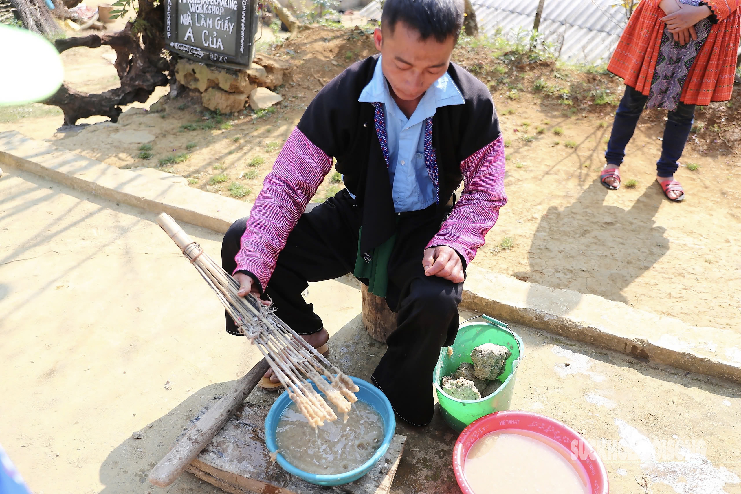 Độc đáo nghề làm tranh giấy của người H'Mông ở Sơn La- Ảnh 3.