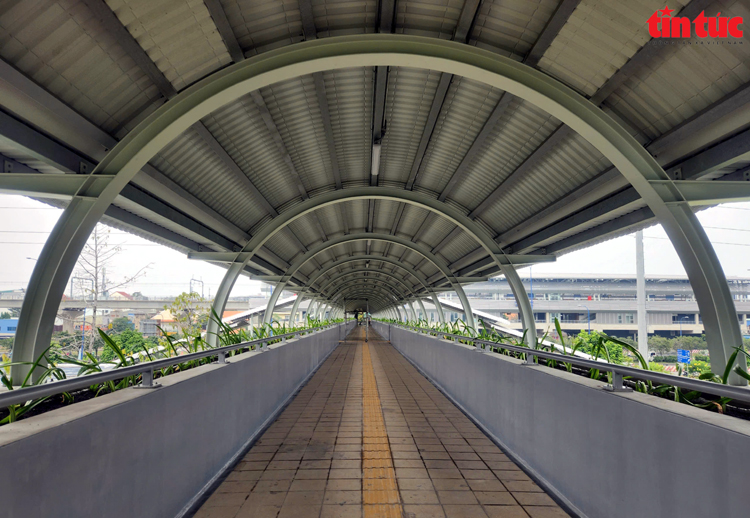 TP Hồ Chí Minh: Diện mạo 9 cầu bộ hành kết nối nhà ga trên cao tuyến metro số 1- Ảnh 8.