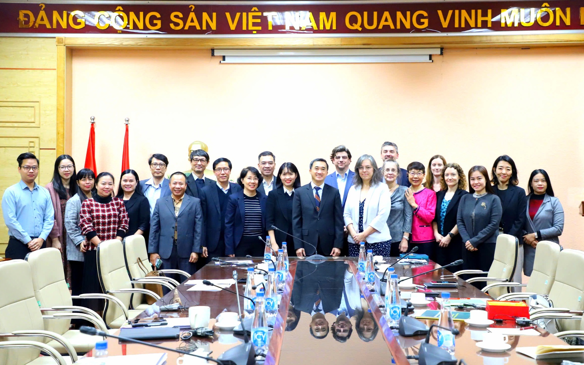 Quỹ từ thiện Bloomberg tiếp tục đồng hành cùng Việt Nam mở rộng hỗ trợ trẻ em phòng ngừa rượu bia, thuốc lá mới- Ảnh 5.