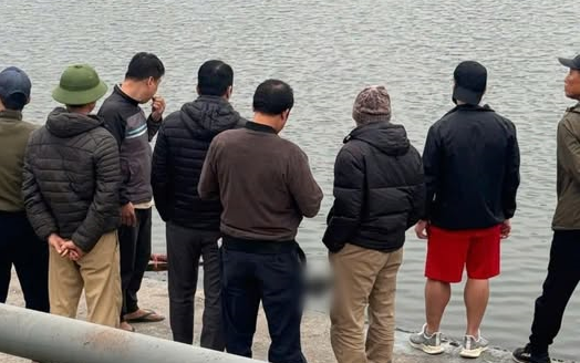 Phát hiện thi thể nổi trên mặt hồ Văn Chương, Hà Nội