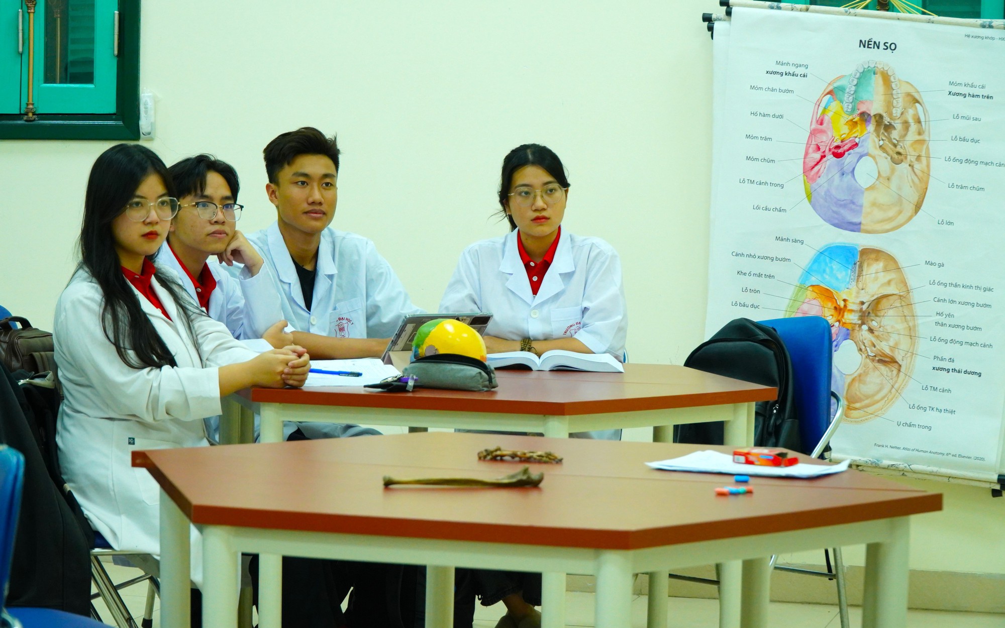 Băn khoăn về điều chỉnh ngưỡng xét tuyển ngành sức khoẻ